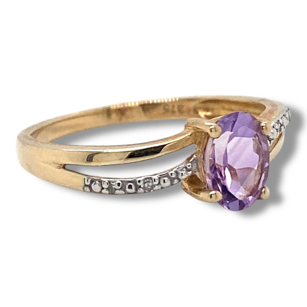 Oval Amethyst Ring with Wavy Diamond Shoulders