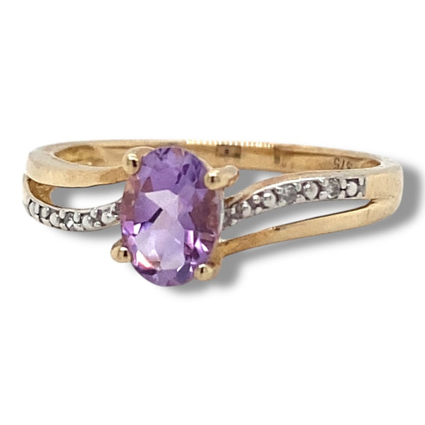 Oval Amethyst Ring with Wavy Diamond Shoulders