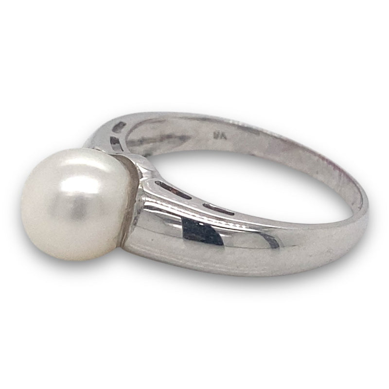 Round Freshwater Pearl and White Gold Ring