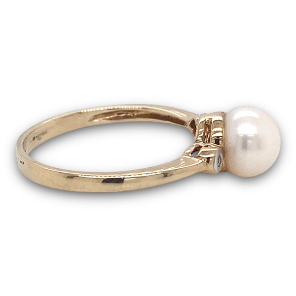 Freshwater Pearl and Diamond Ring